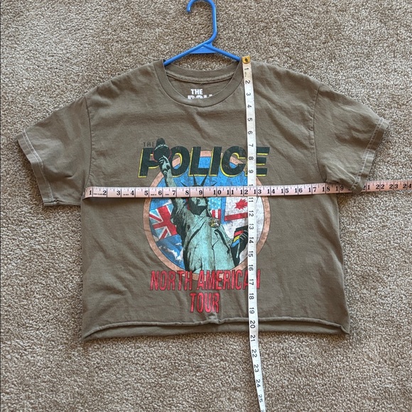 Police Olive Graphic Tee with Statue Design and pink tank top, set of two - Picture 3 of 9